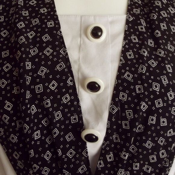 Vintage Romper, 6, Layered Look, Black/White, Buttons, Back zip, Short sleeves - Picture 5 of 13